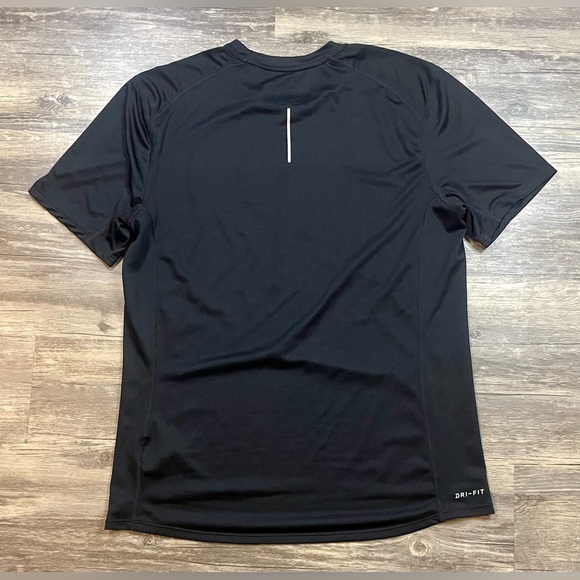 Women’s Size Large. Nike Athletic Dry Fit Short Sleeve Shirt. Black. Euc - Picture 2 of 4